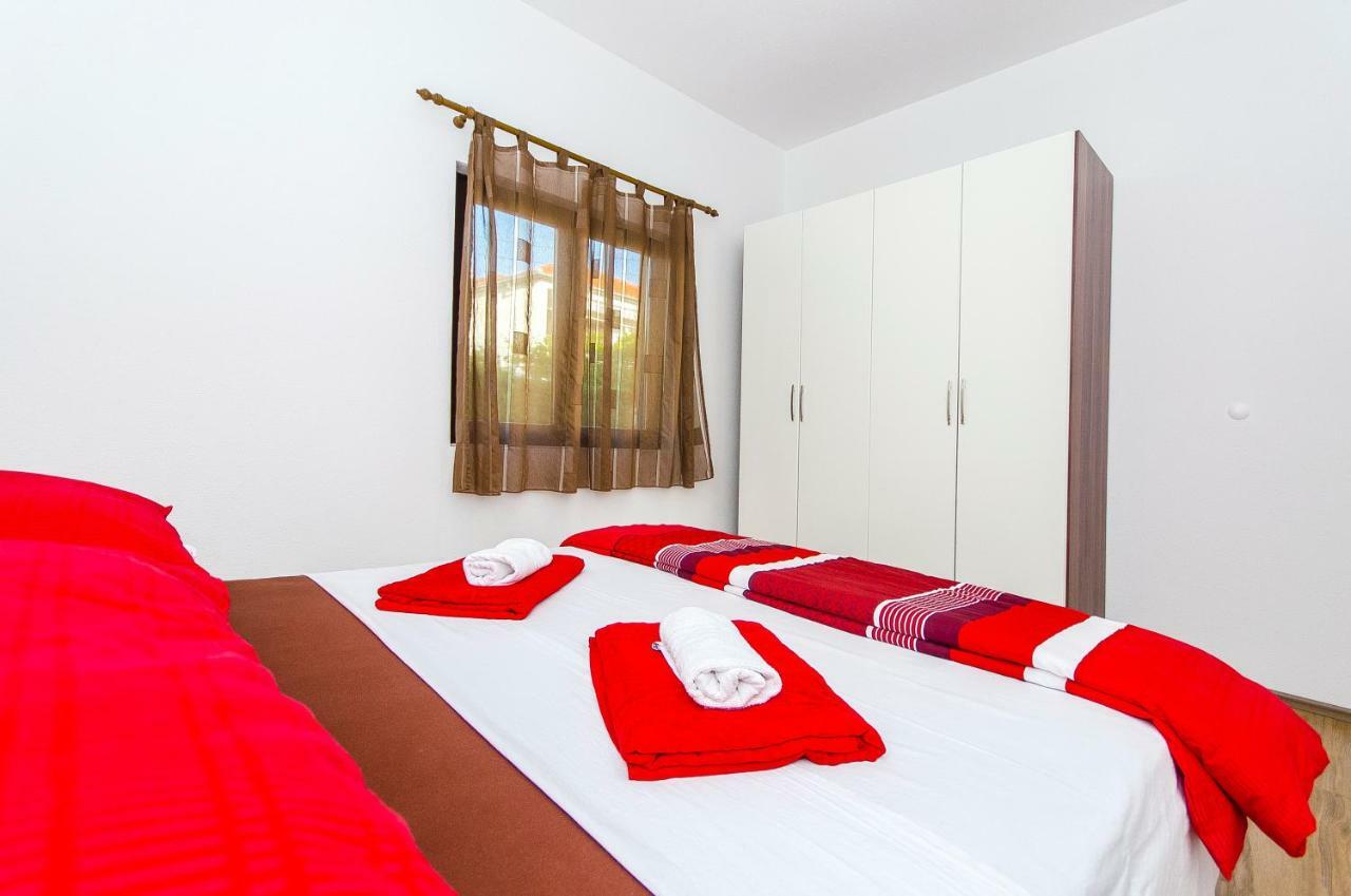 Apartment Ive Trogir Exteriör bild