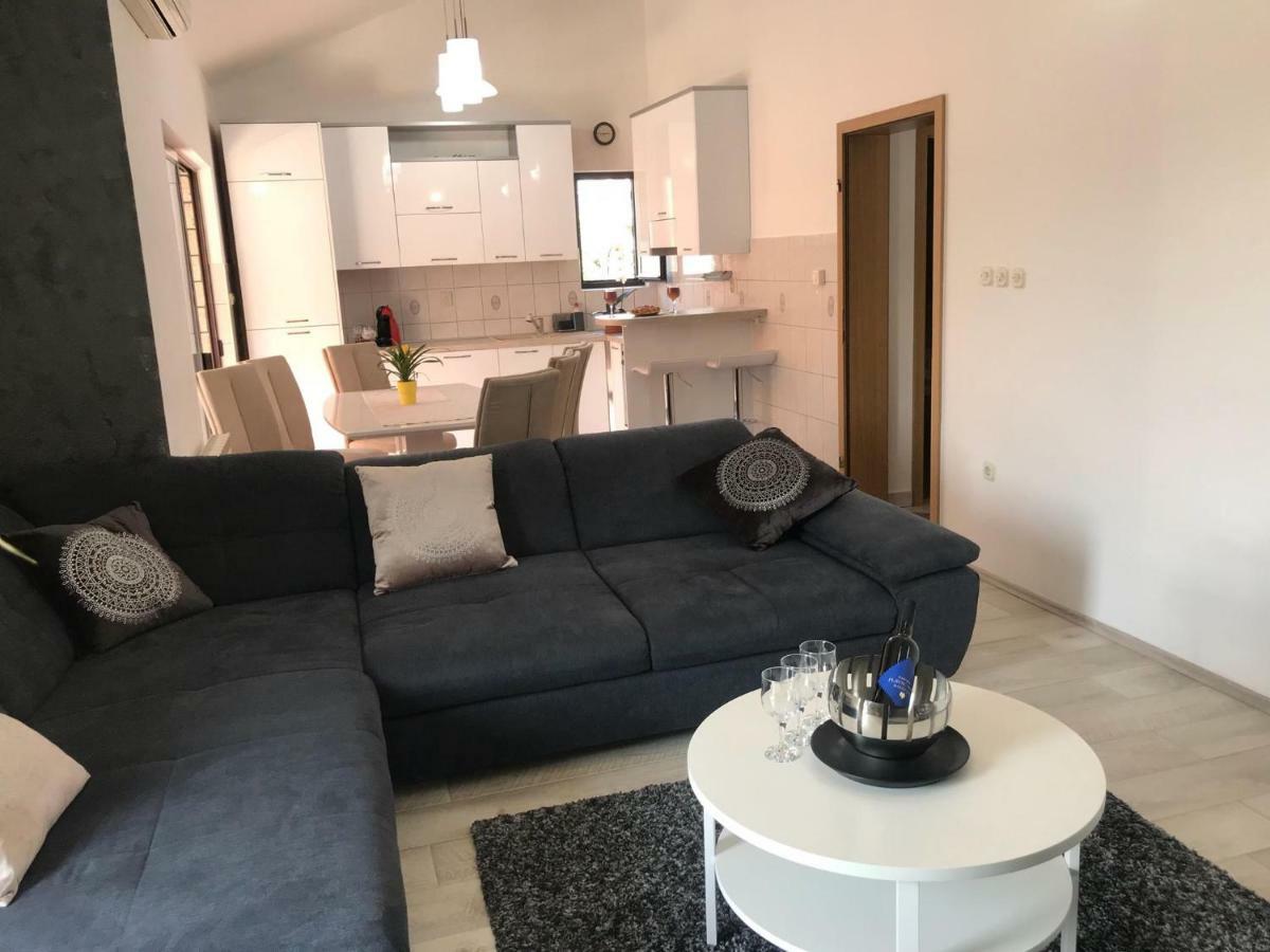 Apartment Ive Trogir Exteriör bild